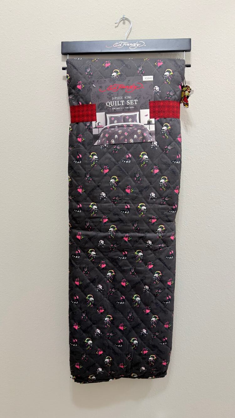 Ed Hardy 3 Piece King Quilt Set Skulls Hearts Tattoo Grey Pink NWT